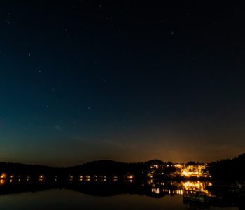 2020年10月2日、信州たてしな 白樺高原の女神湖畔から、夜の星空風景1