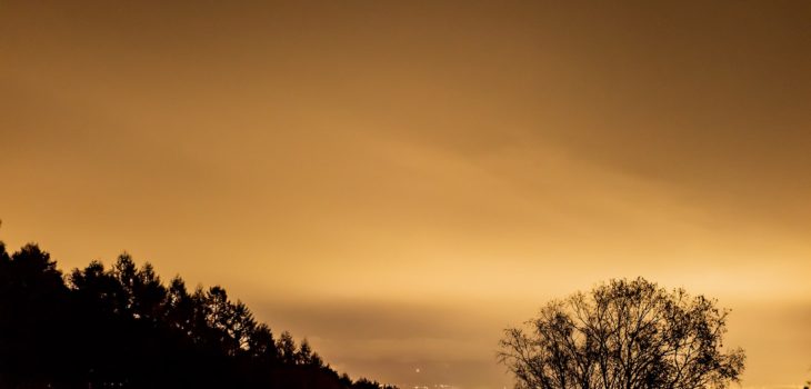 2020年11月2日、信州たてしな 白樺高原の三望台から見る夜の風景