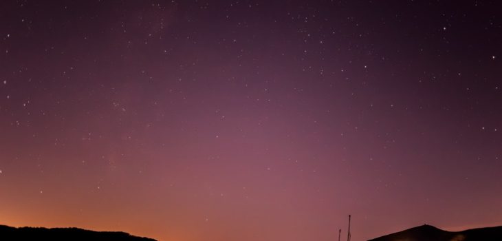 2020年11月21日、信州たてしな 白樺高原の夕陽の丘公園から、夜の星空風景
