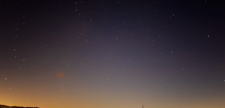 2020年11月28日、信州たてしな 白樺高原の夕陽の丘公園から、夜の星空風景