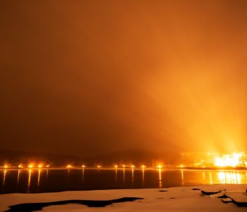 2020年12月16日、信州たてしな 白樺高原の女神湖畔から、夜空