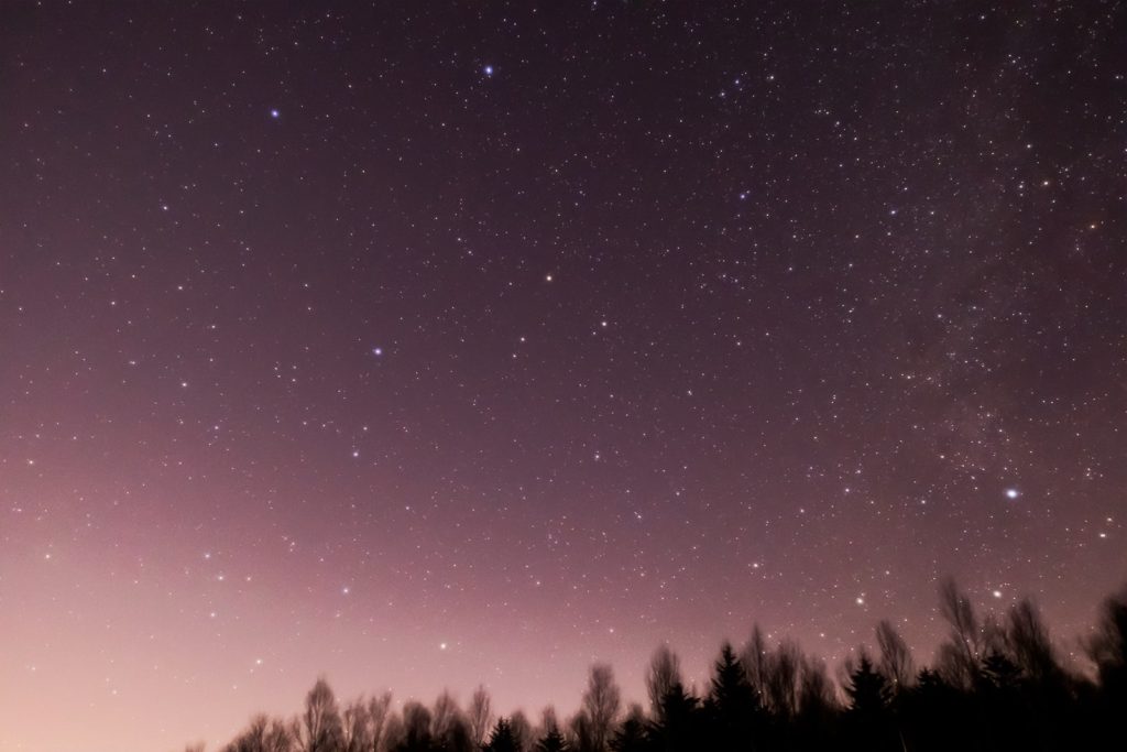 2021年1月4日、信州たてしな 白樺高原の蓼科第二牧場から、夜の星空風景2。ペガスス座と天の川。